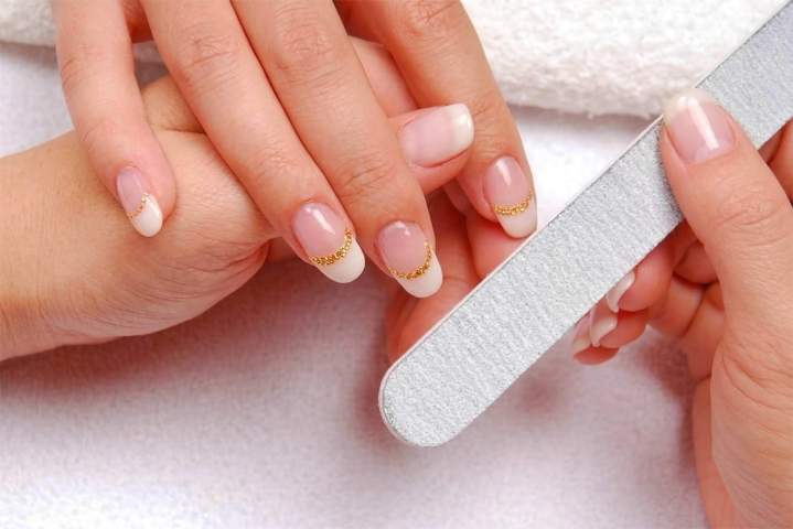 Soin des mains et pose de vernis éclatant